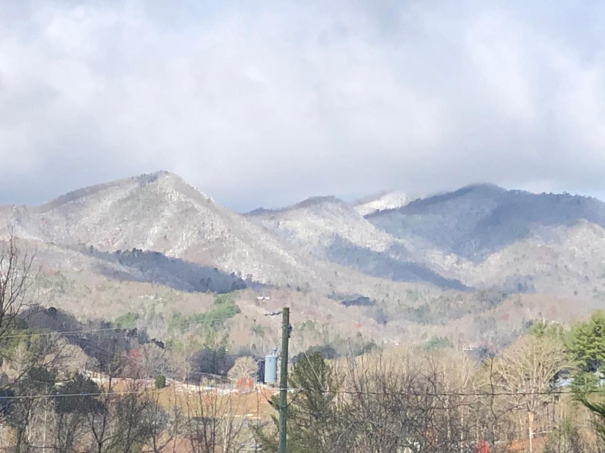 Smokey Mountain Overlook Villa *